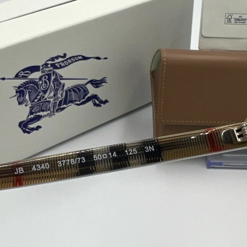 BRAND NEW / BURBERRY FOR KIDS.